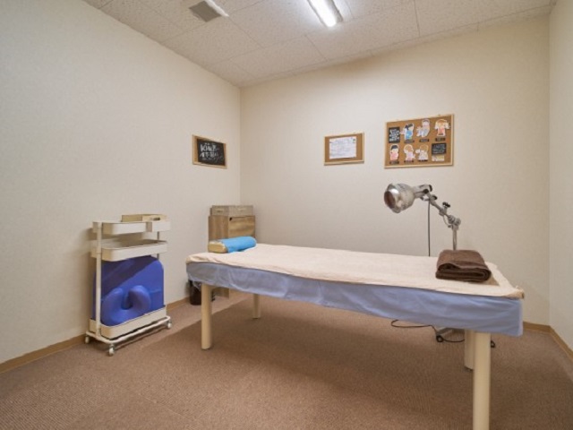 施術室は毎回消毒、シーツ交換